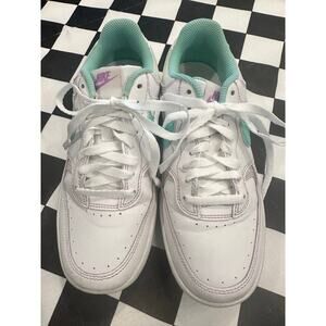 Nike Gamma force white emerald rise size 8 women’s shoes casual low top